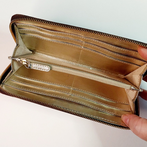 Michael Kors Jet Set Continental Coated Canvas Zip Around Wallet - Picture 8 of 10